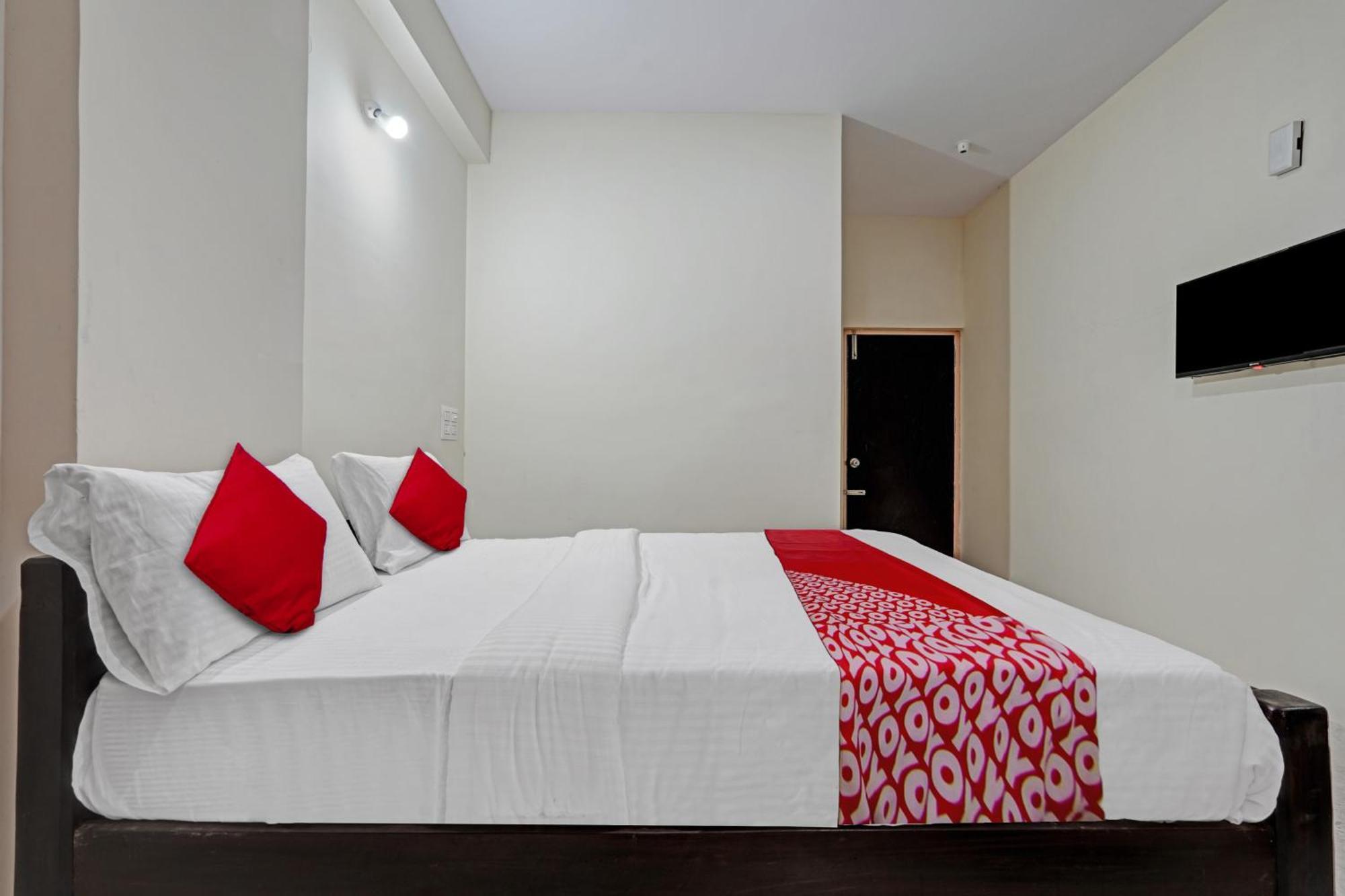 Hotel O Sri Chowdeshwari Boarding And Lodging Tavarikere Экстерьер фото