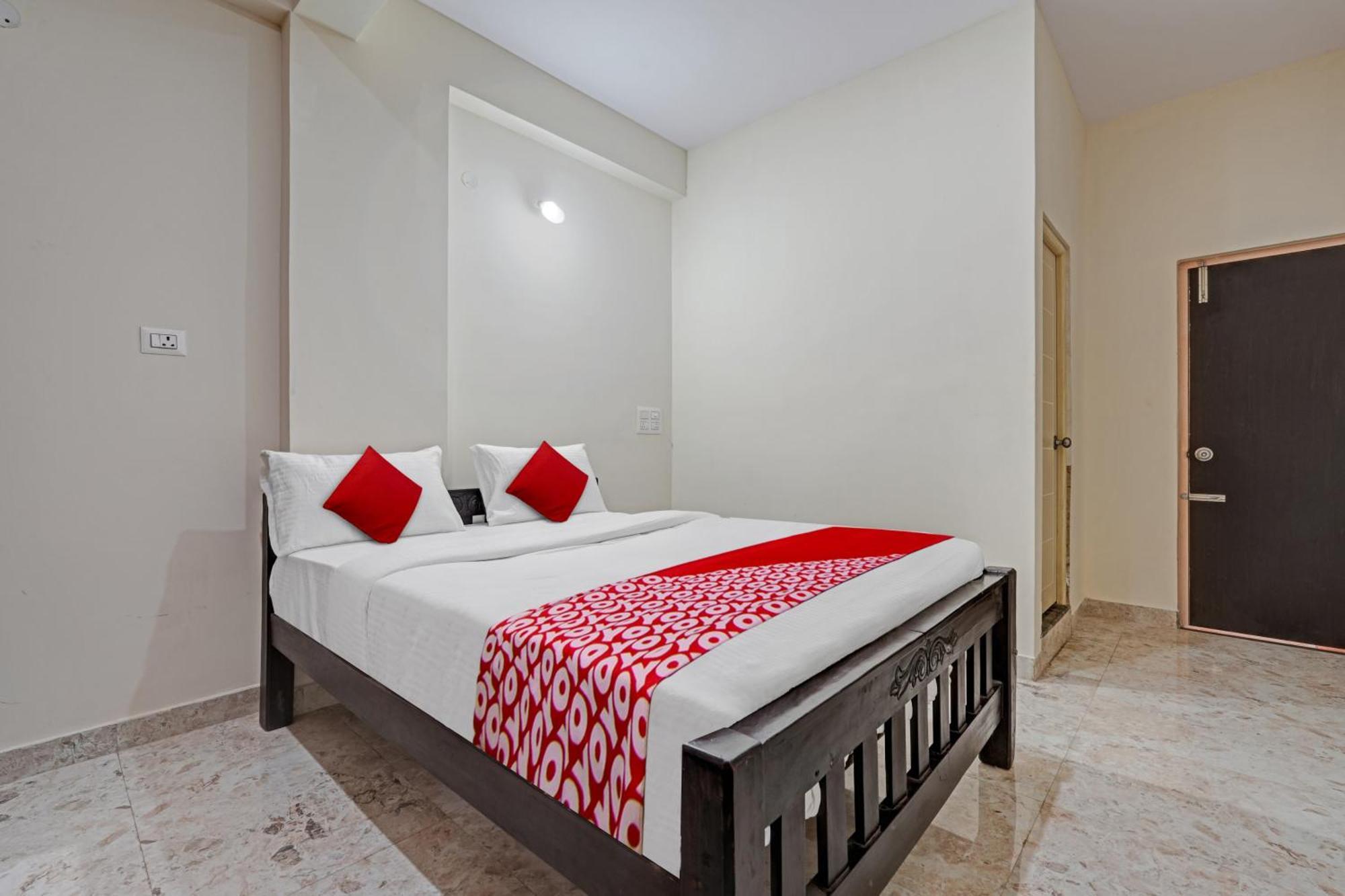 Hotel O Sri Chowdeshwari Boarding And Lodging Tavarikere Экстерьер фото